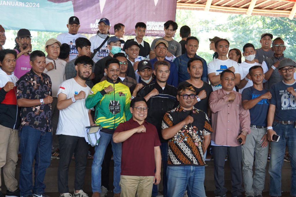 GUS IMIN BERSAMA KELOMPOK TUKANG CUKUR SE-KAB. GARUT