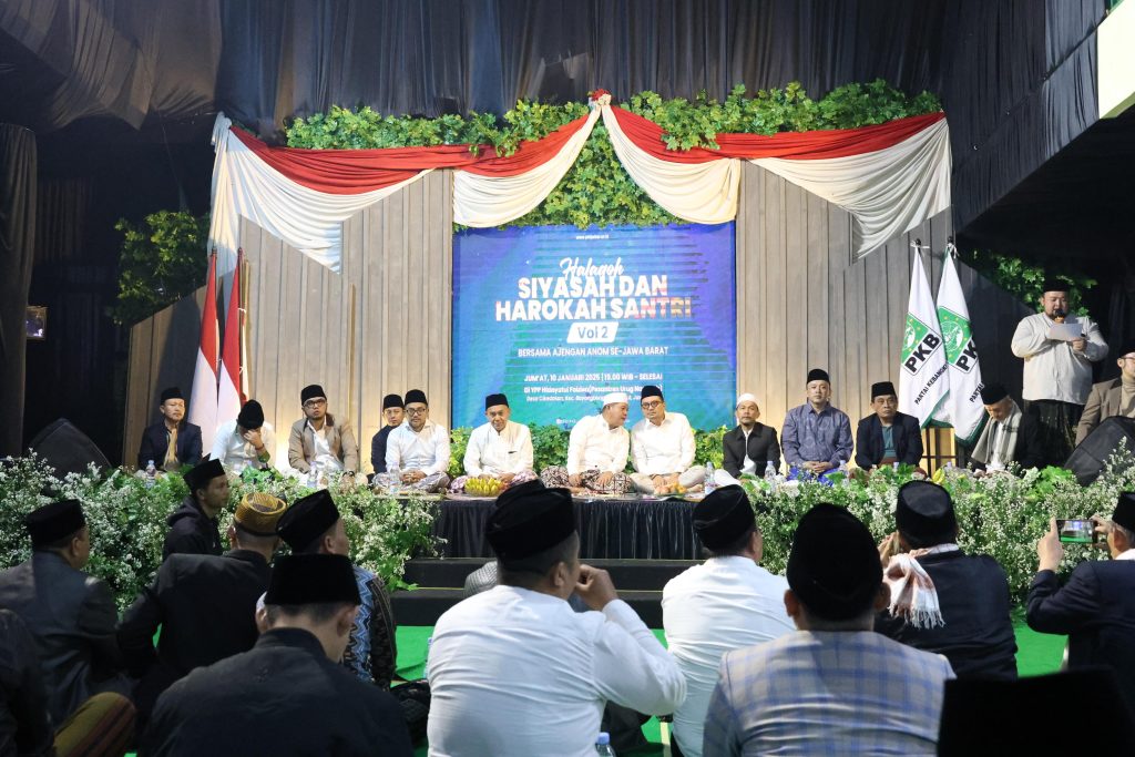 HALAQOH SIYASAH DAN HAROKAH SANTRI BERSAMA AJENGAN ANOM SE-JAWA BARAT